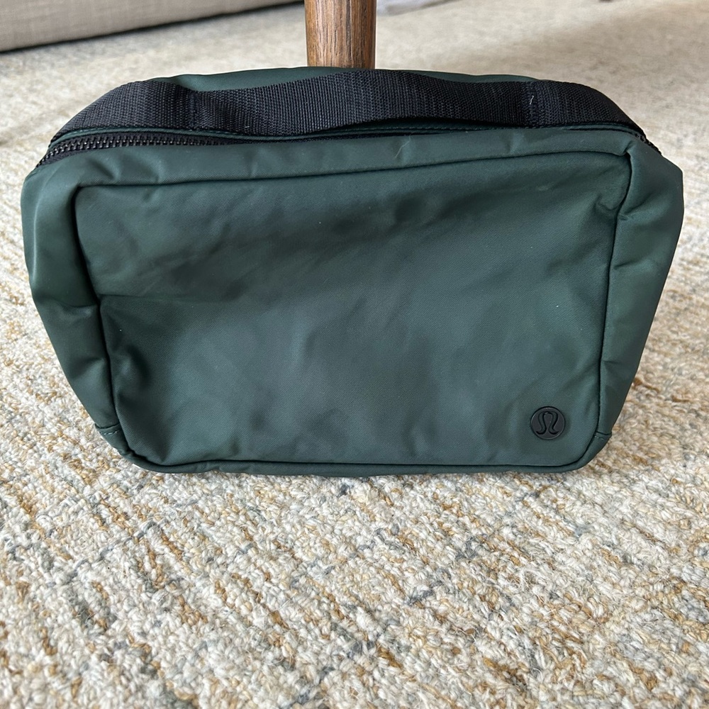 Lululemon Cosmetic/toiletry bag